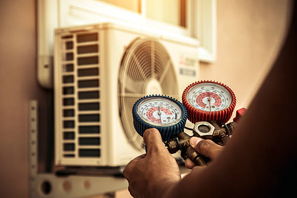 Professional Hvac technician working in Rome, IL